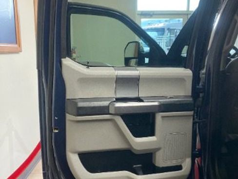 Used 2020 Ford F350 XLT w/ XLT Premium Package image 11