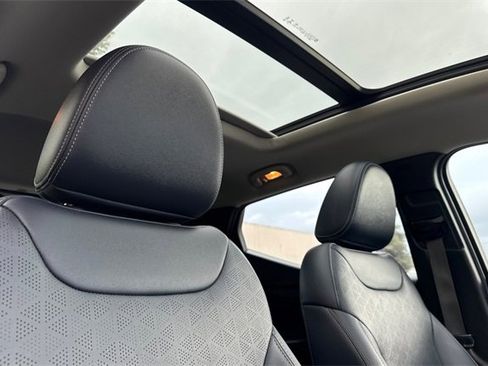 Used 2023 Chevrolet Bolt EUV Premier w/ Sun & Sound Package image 20