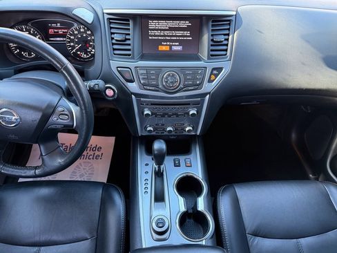 Used 2019 Nissan Pathfinder SL image 11