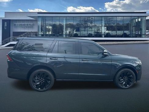 New 2026 Lincoln Navigator Reserve w/ Jet Appearance Package AWD/4WD image 9