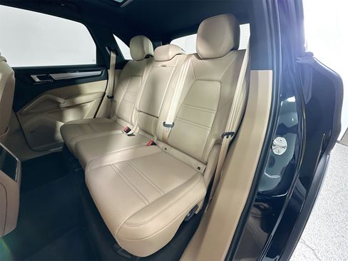 Certified 2023 Porsche Cayenne Platinum Edition image 26