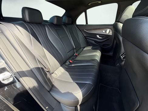 Used 2018 Mercedes-Benz E 300 4MATIC image 28
