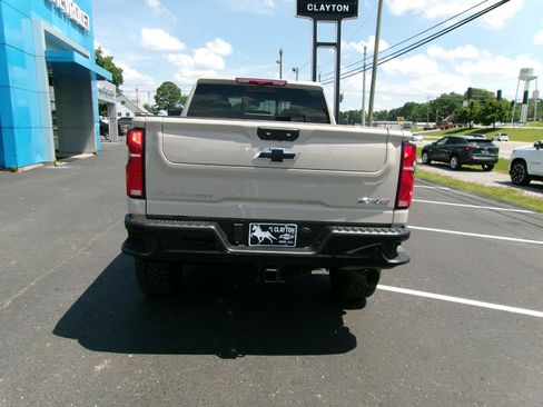New 2026 Chevrolet Silverado 2500 ZR2 AWD/4WD image 4