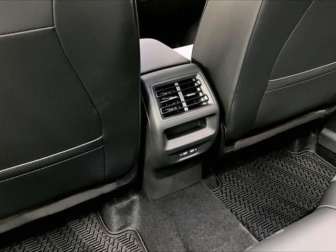 New 2026 Volkswagen Tiguan SE image 16