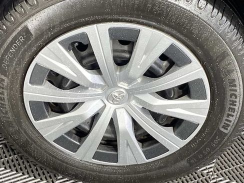 Used 2021 Toyota Camry LE FWD image 28