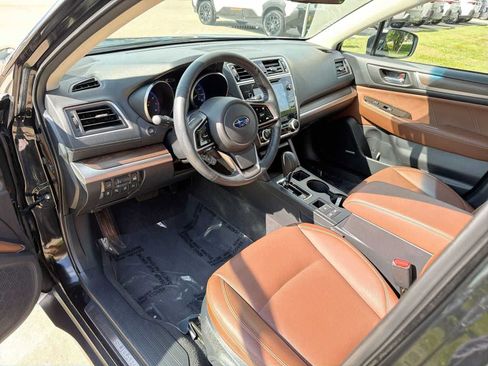 Used 2018 Subaru Outback 3.6R Touring w/ Popular Package #3 AWD/4WD image 2