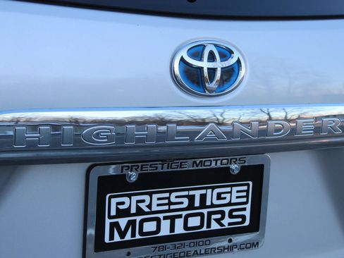 Used 2011 Toyota Highlander Hybrid w/ Cold Weather Pkg image 41