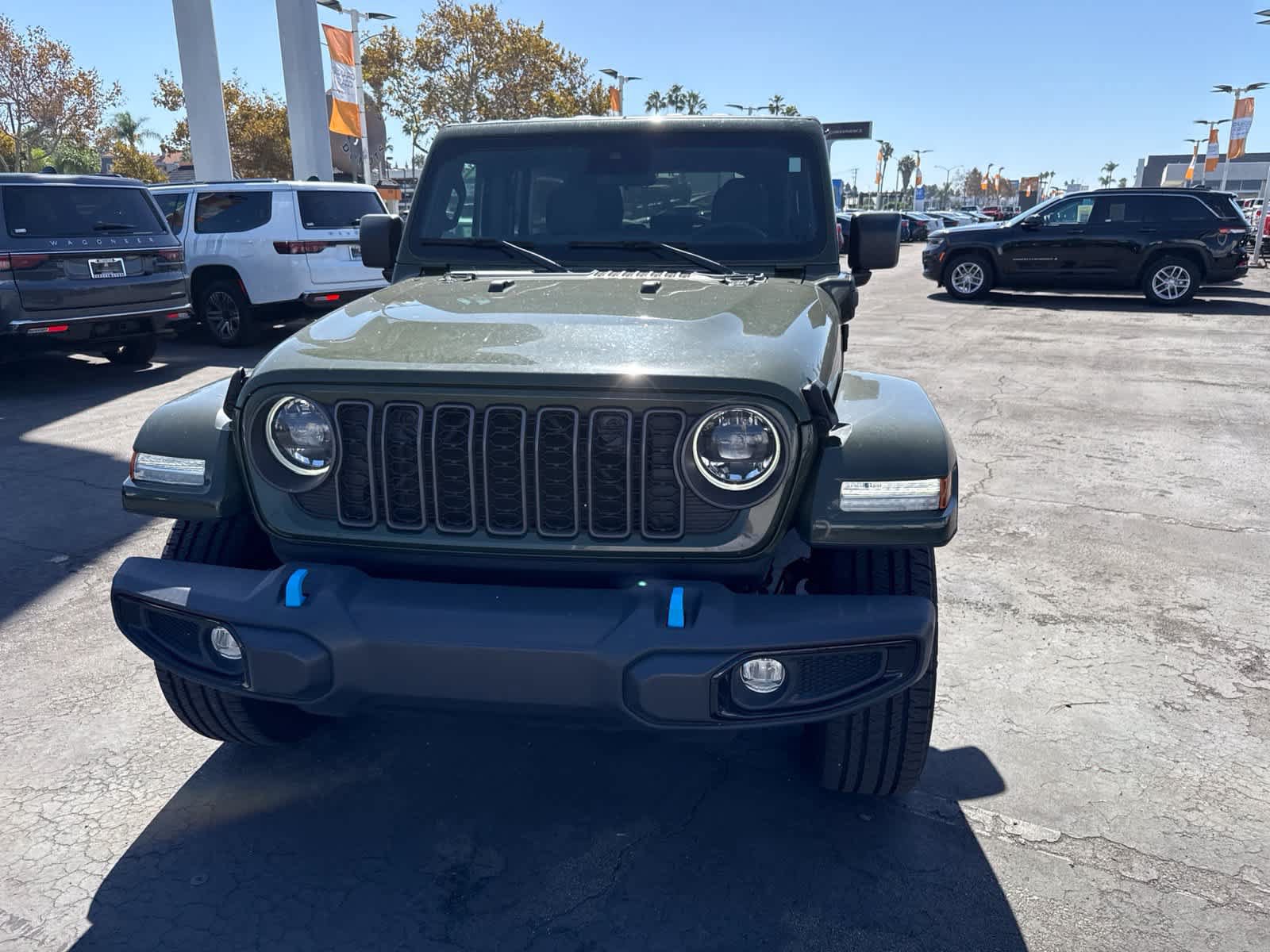 Used 2024 Jeep Wrangler Unlimited w/ Convenience Group AWD/4WD image 2
