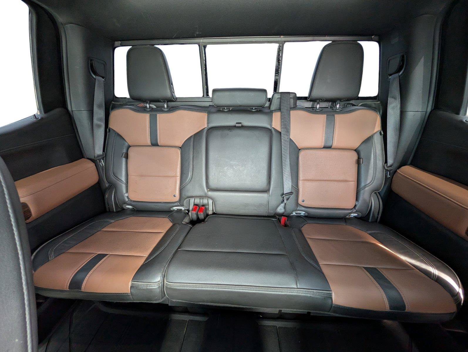 Used 2020 Chevrolet Silverado 1500 High Country w/ Technology Package AWD/4WD image 15