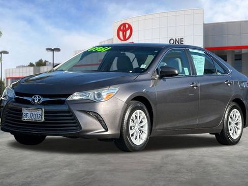 Used 2015 Toyota Camry LE image 9