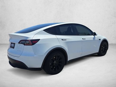 Used 2022 Tesla Model Y Long Range AWD/4WD image 5