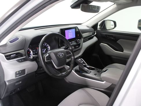 Used 2023 Toyota Highlander LE image 22