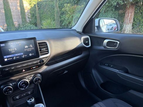 Used 2025 Hyundai Venue SEL image 35