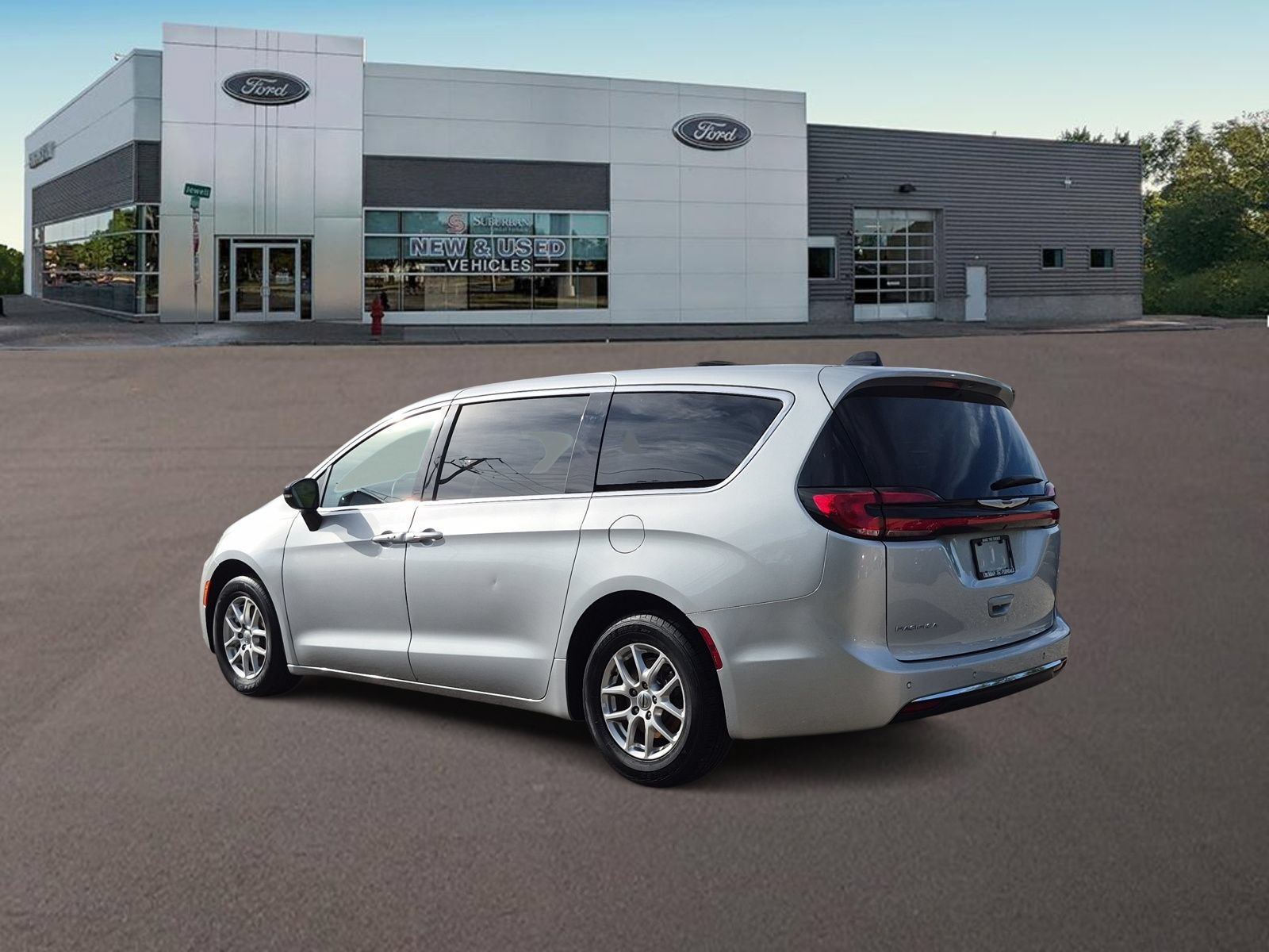 Used 2024 Chrysler Pacifica Touring-L FWD image 7