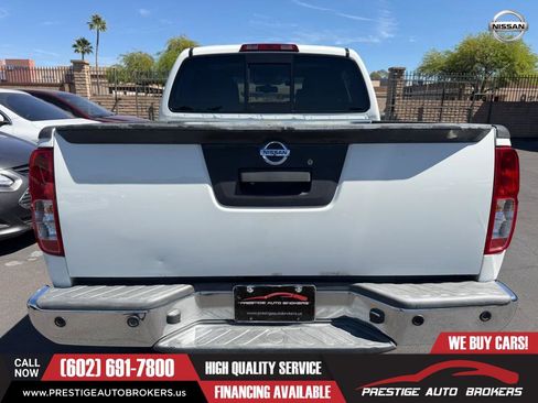 Used 2015 Nissan Frontier SV w/ SV Value Truck Package AWD/4WD image 9