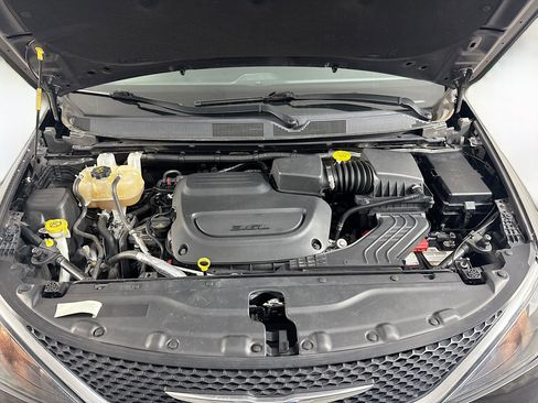 Used 2019 Chrysler Pacifica LX w/ Tire & Wheel Group image 37