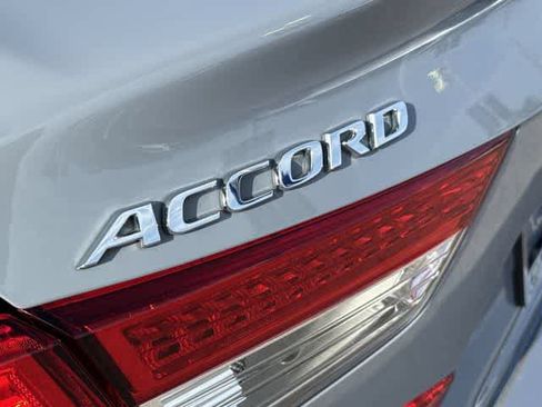 Used 2021 Honda Accord Touring image 12