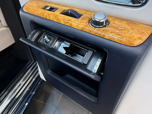Used 2009 Rolls-Royce Phantom Sedan RWD image 36