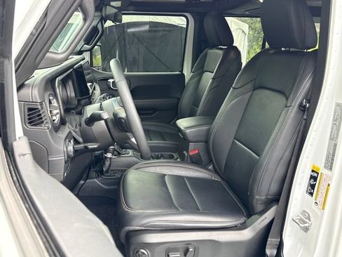 Used 2025 Jeep Wrangler Unlimited Sahara AWD/4WD image 15