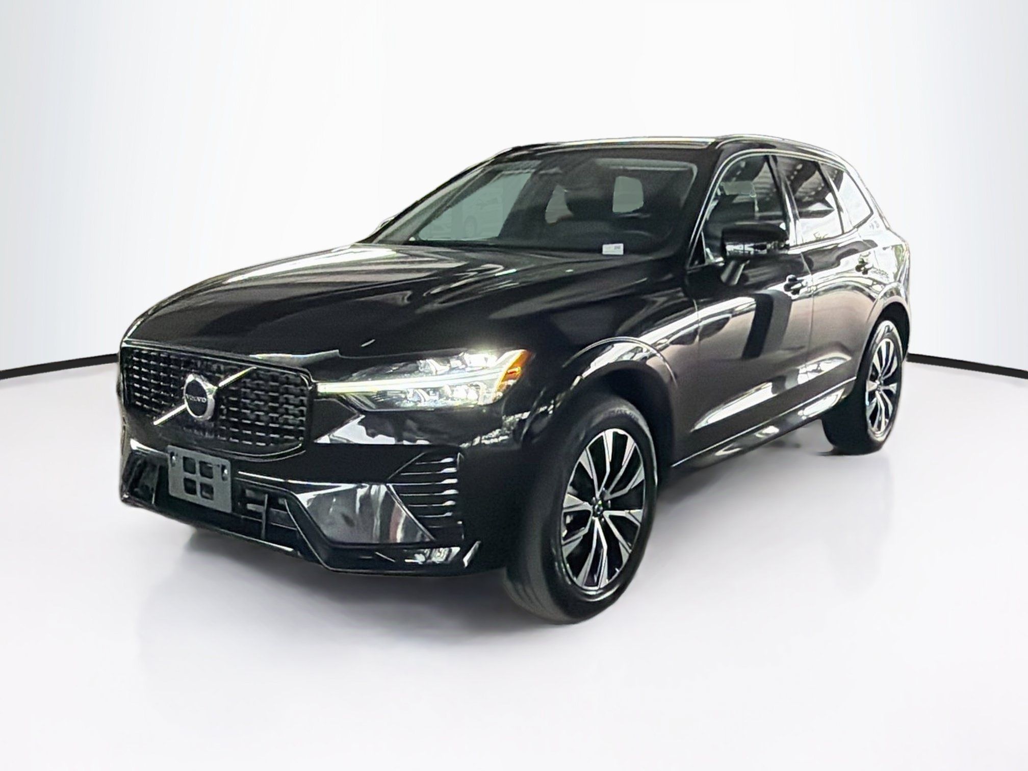 Used 2025 Volvo XC60 B5 Core AWD/4WD image 3
