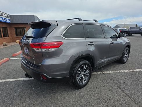 Used 2019 Toyota Highlander LE AWD/4WD image 7
