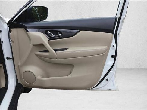 Used 2017 Nissan Rogue S AWD/4WD image 29