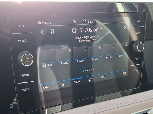 Certified 2025 Volkswagen Taos SE w/ Panoramic Sunroof Package image 23