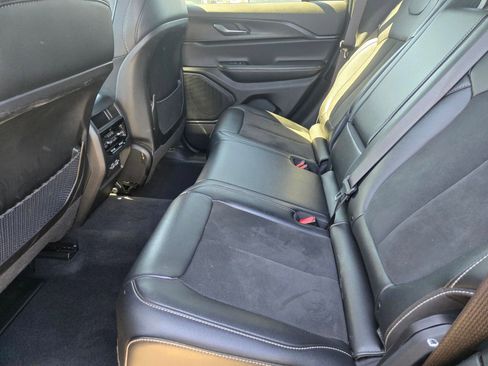 Used 2025 Jeep Grand Cherokee Altitude AWD/4WD image 16