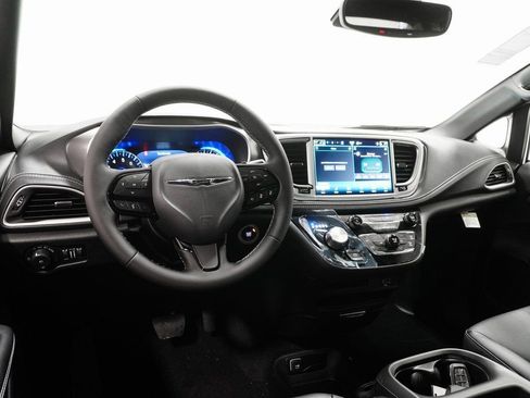 New 2026 Chrysler Pacifica Select image 19