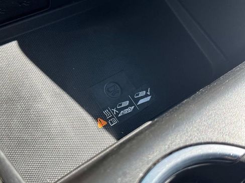 Used 2023 Chevrolet Suburban LT image 38