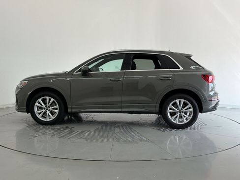 Used 2023 Audi Q3 2.0T Premium w/ Convenience Package AWD/4WD image 2