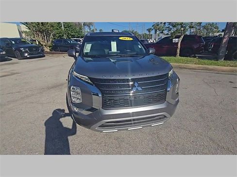 Used 2023 Mitsubishi Outlander SEL image 40