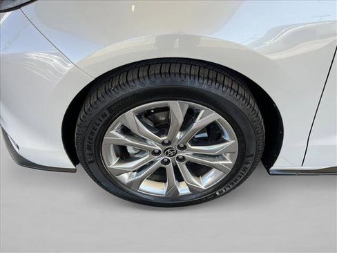 Used 2022 Toyota Sienna Platinum image 28