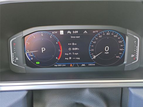 Certified 2025 Volkswagen Taos SEL image 17