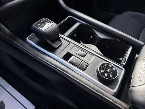 Used 2022 Nissan Pathfinder SV image 25