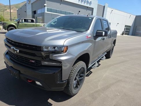 Used 2021 Chevrolet Silverado 1500 LT Trail Boss w/ Convenience Package II AWD/4WD image 3