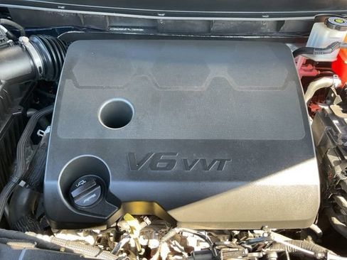 Used 2023 Chevrolet Traverse LT FWD image 10