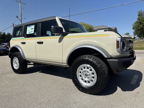 New 2025 Ford Bronco Base image 3