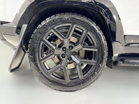 Used 2026 Land Rover Defender 110 X-Dynamic SE AWD/4WD image 36