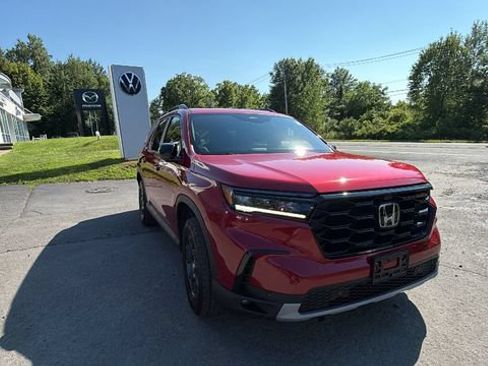 Used 2023 Honda Pilot TrailSport image 3