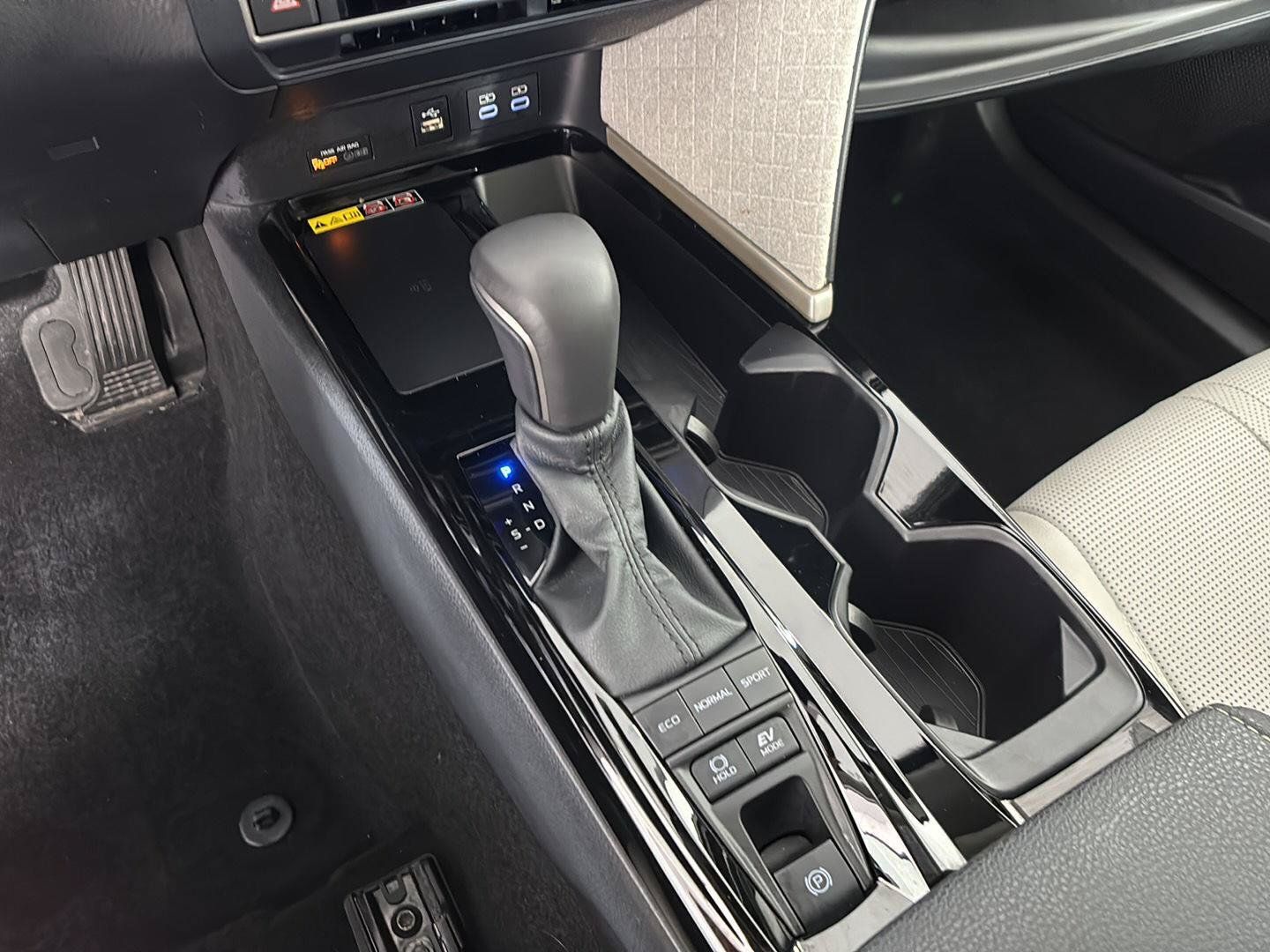 Used 2026 Toyota Camry XLE w/ Premium Plus Package FWD image 35