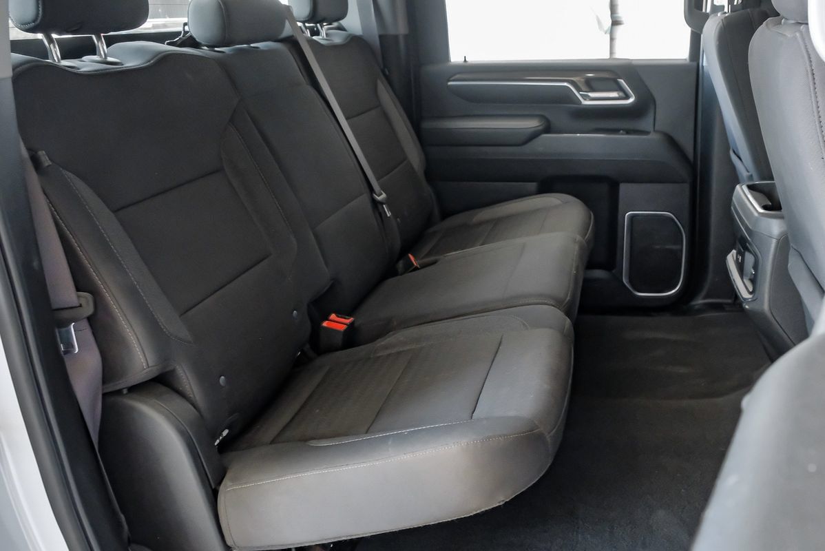 Used 2024 Chevrolet Silverado 3500 LT w/ Convenience Package AWD/4WD image 33