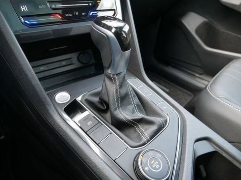 Certified 2024 Volkswagen Tiguan SE R-Line image 32