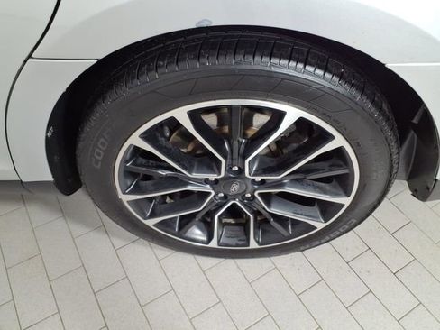 Used 2018 Ford Taurus SHO image 8