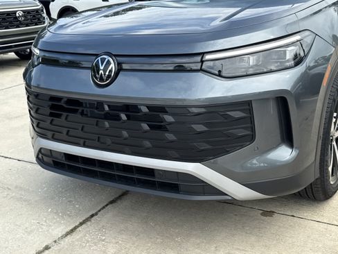 New 2026 Volkswagen Tiguan SE FWD image 9