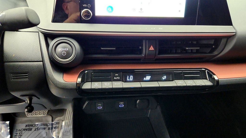 Used 2024 Toyota Prius Prime FWD image 17