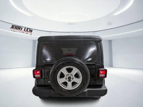 Used 2018 Jeep Wrangler Unlimited Sport S AWD/4WD image 4