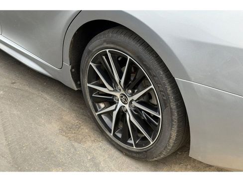 Used 2021 Toyota Camry SE w/ Convenience Package FWD image 4