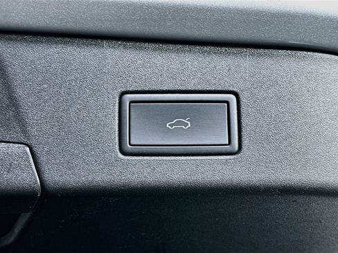 Used 2021 Volkswagen ID.4 Pro S RWD image 29