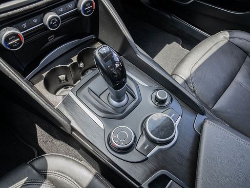 Used 2018 Alfa Romeo Giulia AWD image 25